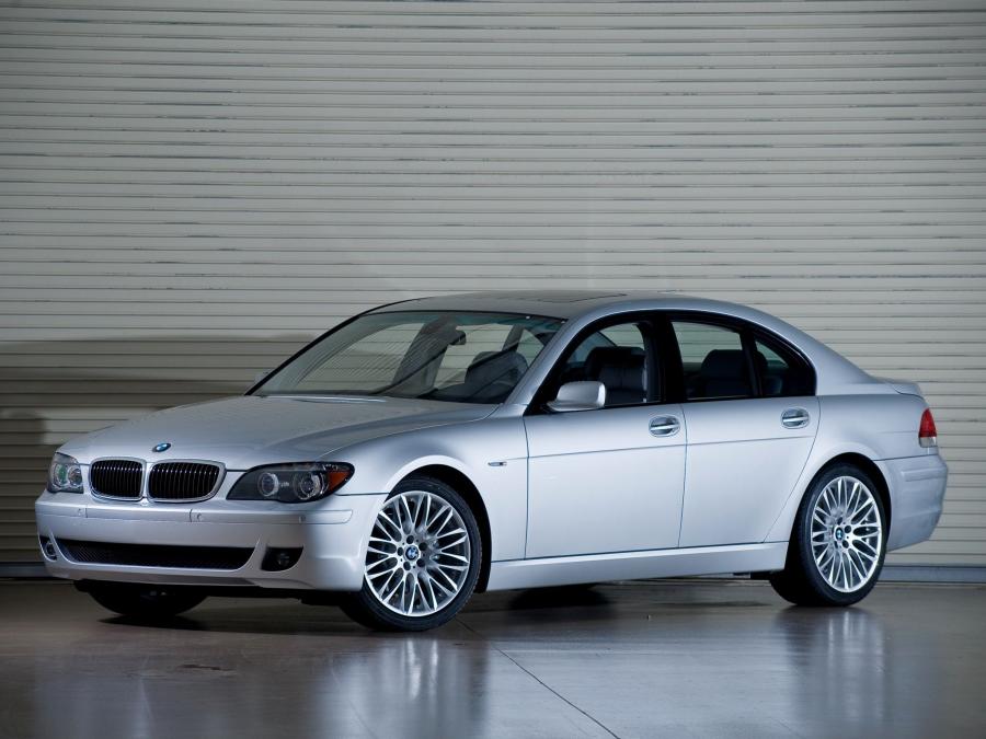  BMW 750i 2005 года  (US) (фото 5 из 6)